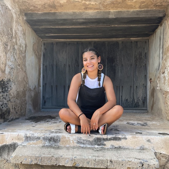 Meet your Posher, Celina - Picture 1 of 1